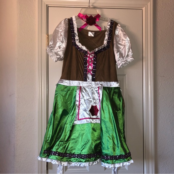 Other - L halloween costume barmaid milkmaid